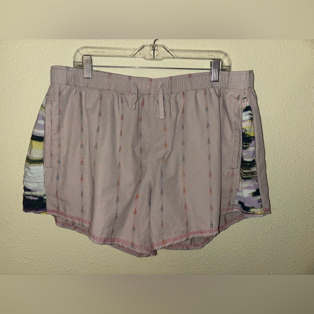 KITH Tan Shorts w/Side Designs and Stripes lSize 38 (XL)
